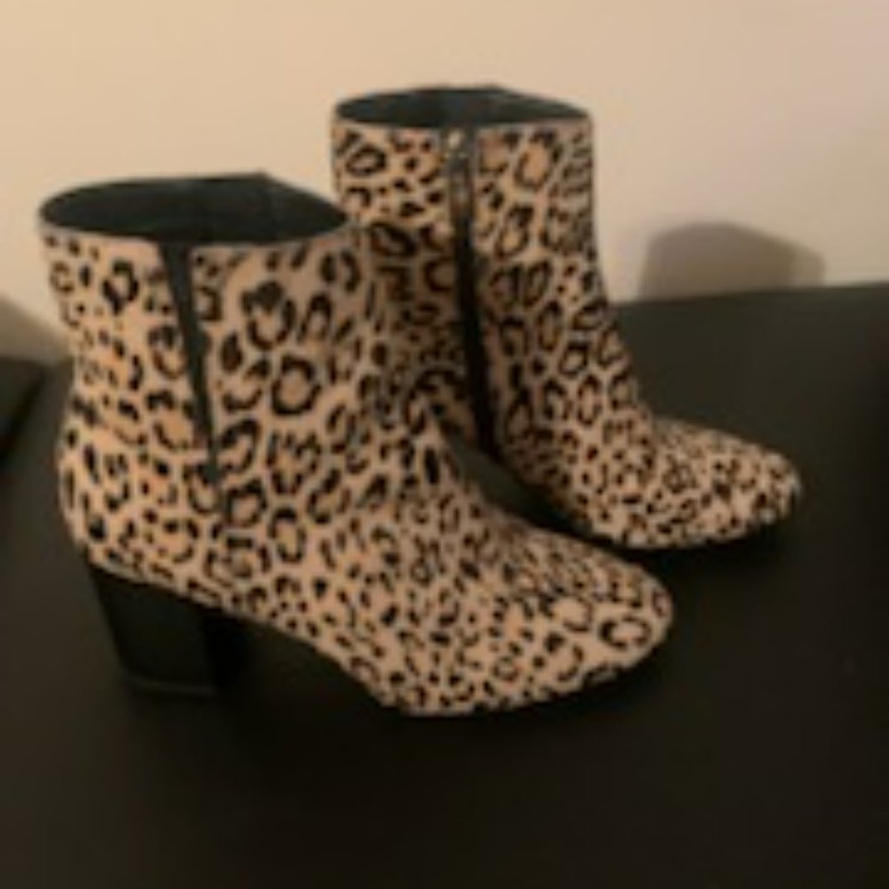 Size 9 Halogen animal print booties